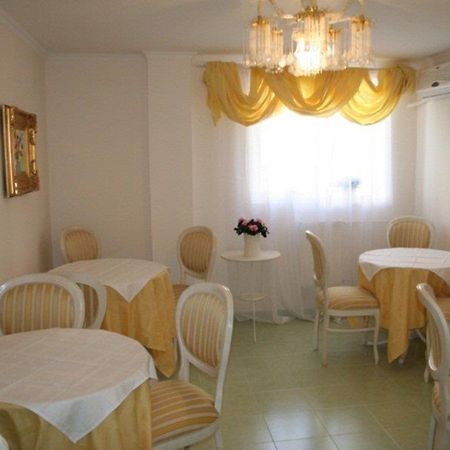 Hotel Nelisse Bukarest Restaurang bild