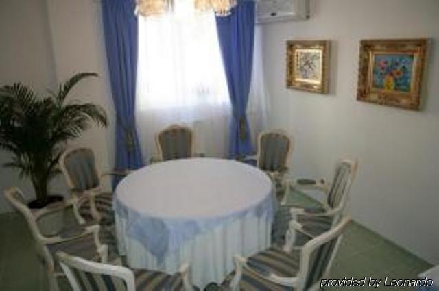 Hotel Nelisse Bukarest Restaurang bild