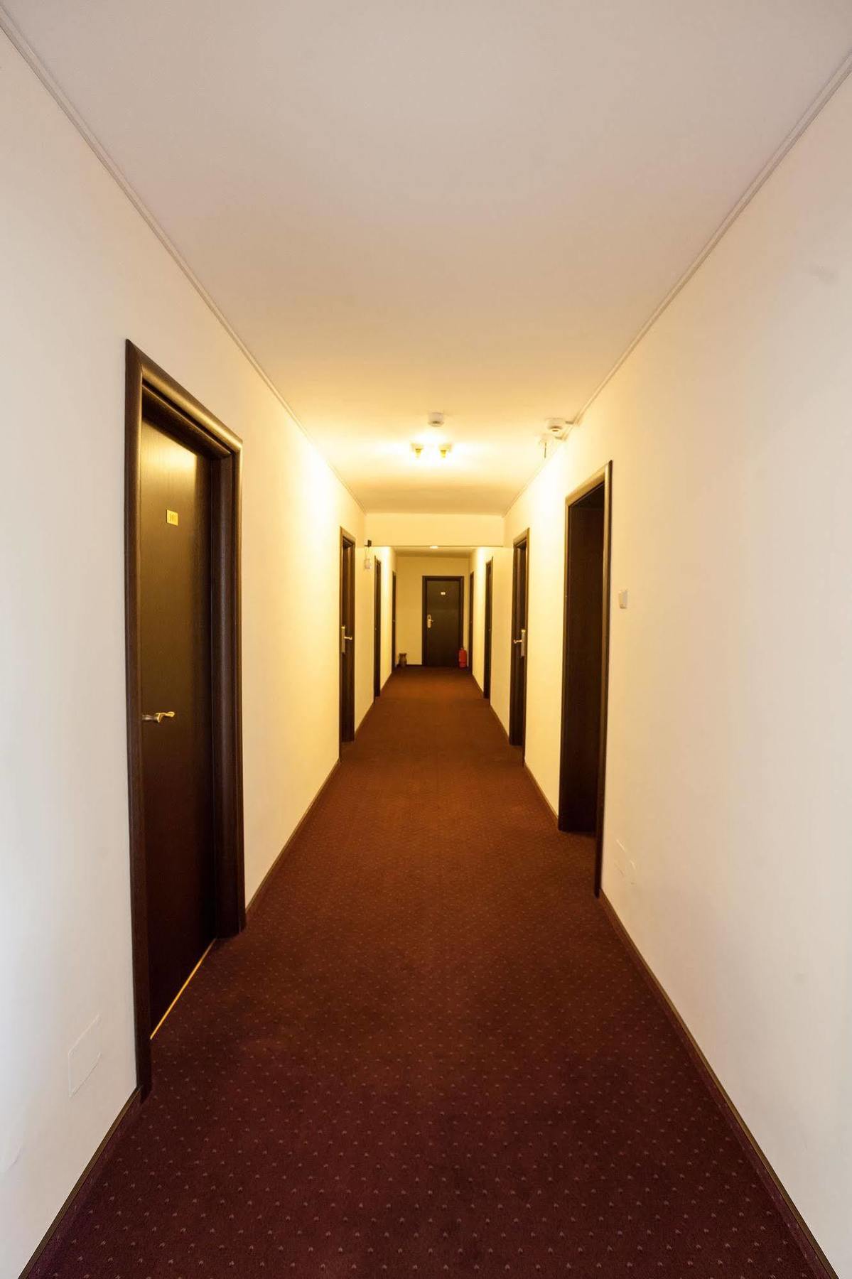 Hotel Nelisse Bukarest Exteriör bild
